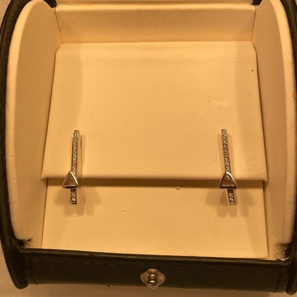 Movado 18K white gold earrings with diamonds. - Picture 1 of 6